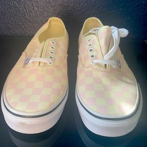 Brand new checkered pink/white vans